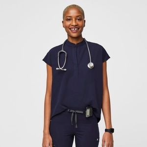 Fig Scrubs oversized scrub top | Top: Medium | Joggers: Medium Petite | Navy